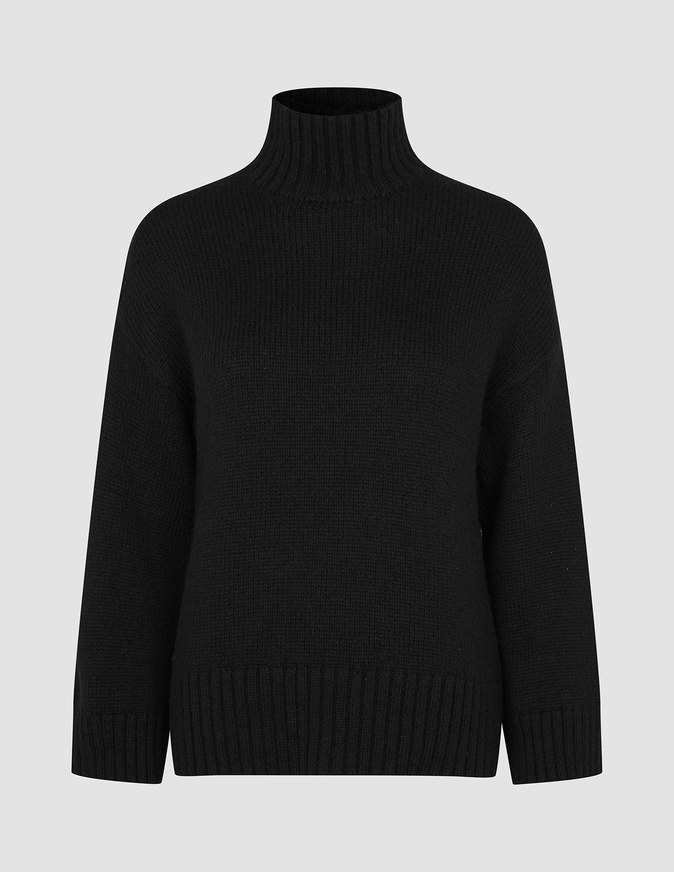 Kvinners tykk, myk ullstrikket turtleneck i svart merinoull, med ribbestrikket krage og nederkant i klassisk dansk design.